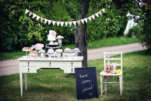 Rustic pink dessert table! 5840421224_0e1707aa5f_z
