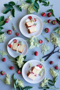 Strawberry elderflower cake 14470896293_c564b960a0_b